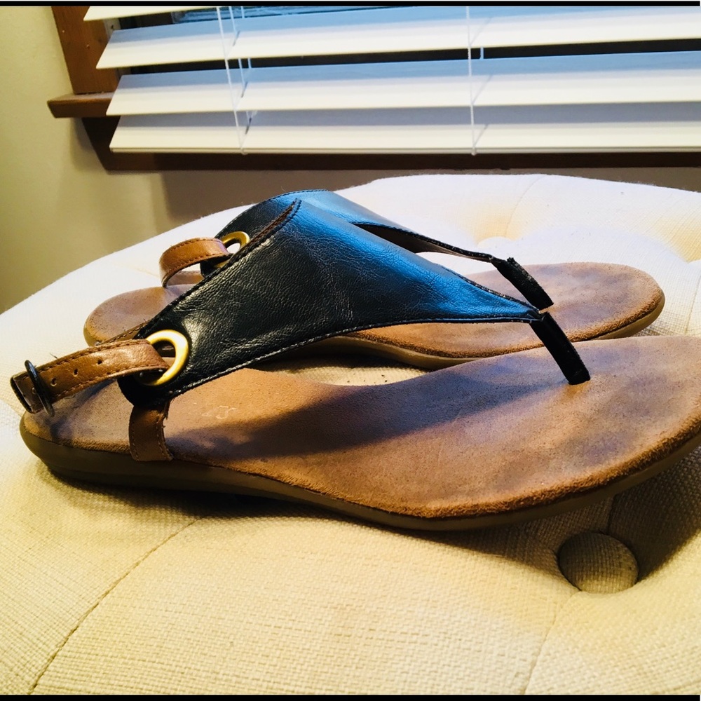 EUC Aerosoles Black and Tan Slingbacks. Size 7.